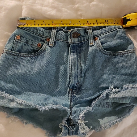 💙  Vintage High rise Blue Levi's Shorts - Picture 4 of 6
